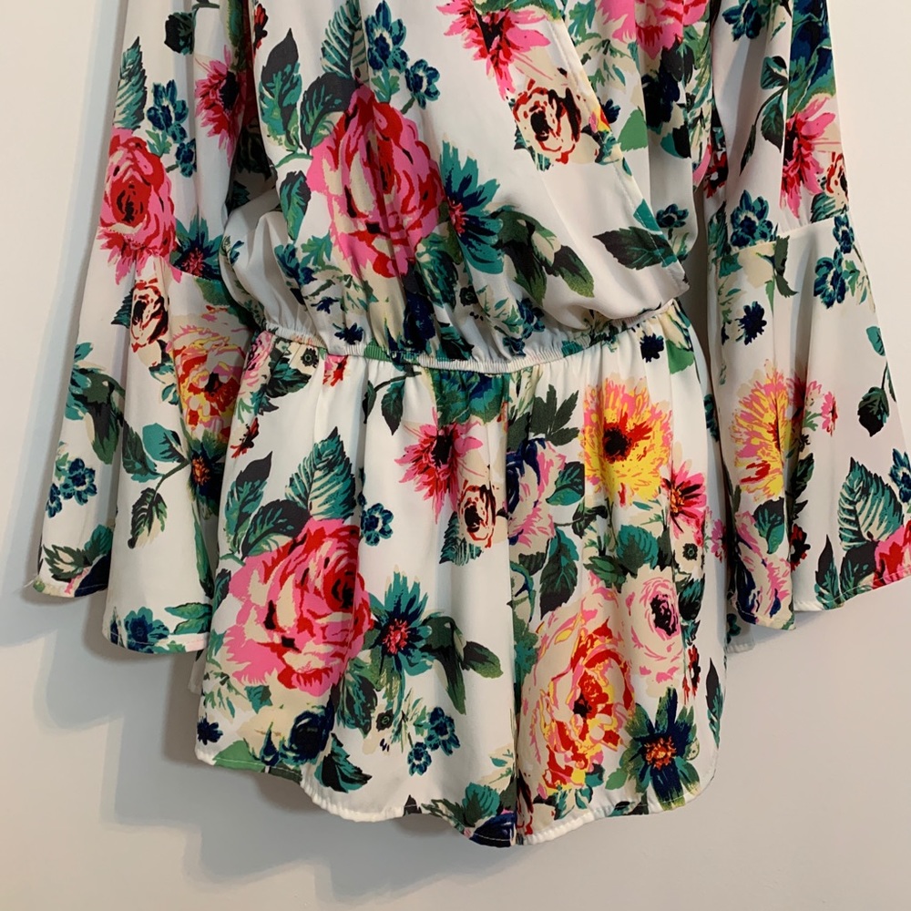 Floral romper by Vintage Havana. Size Large - Picture 5 of 8